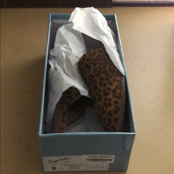⭐️SOLD⭐️Seychelles leopard slide on mule shoe size 9 - Picture 7 of 7